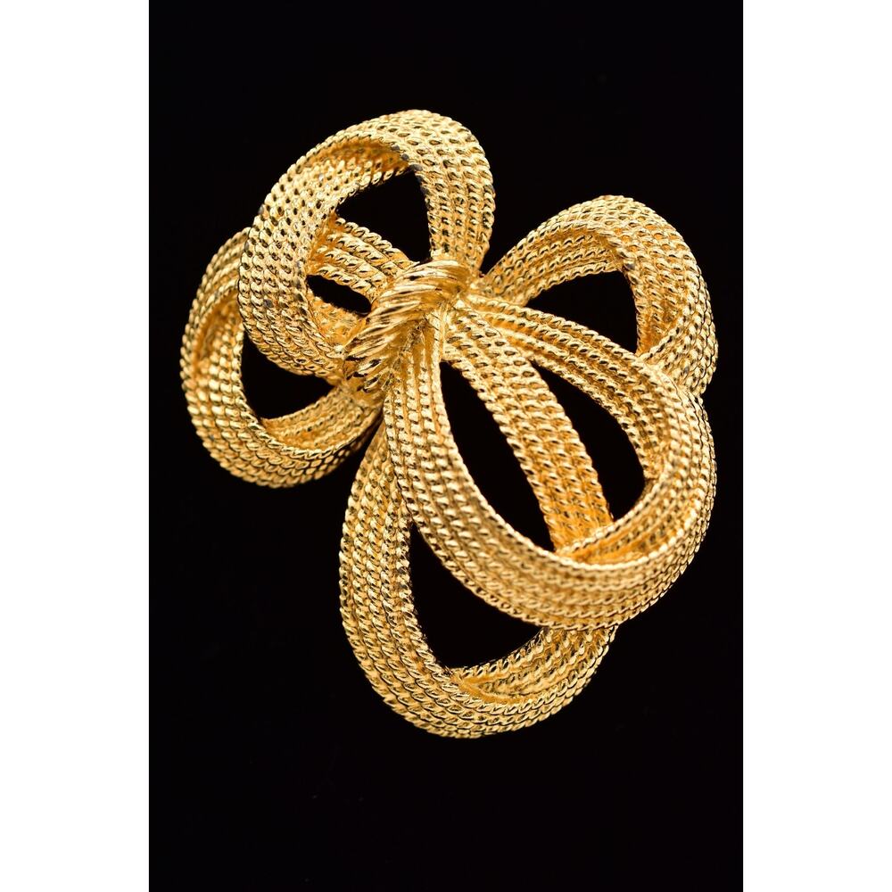 Trifari Vintage Bow Pin Brooch Chunky Gold Tone Textured Signed 1960s BinBP